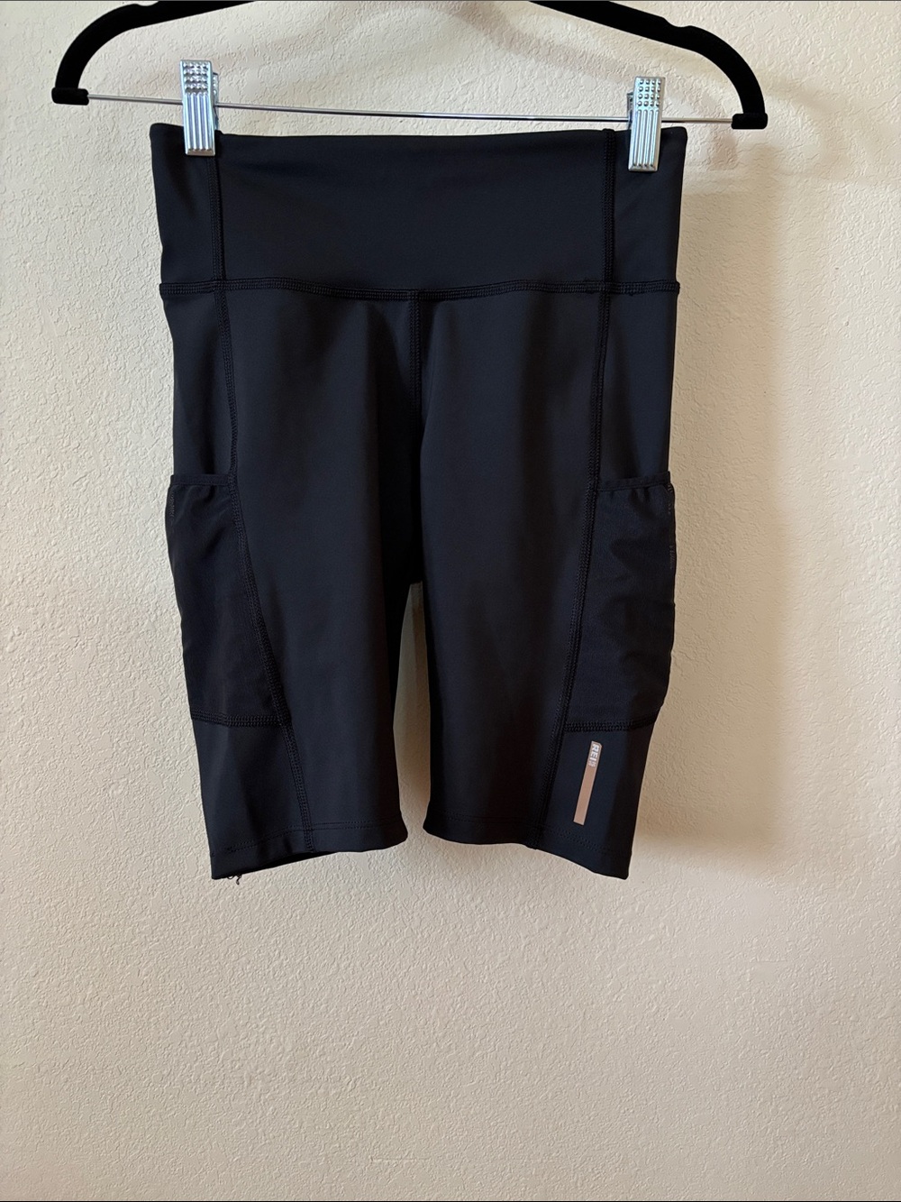 REI Black Mid-Thigh Bike Shorts with Side Pockets